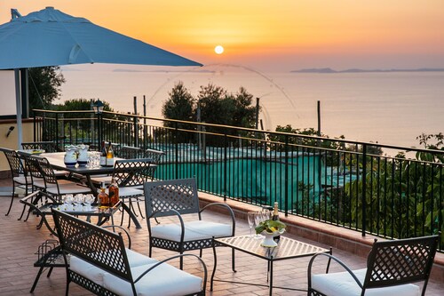 LA DIMORA DI PRIORA - Sea view Villa in Sorrento with SWIMMING POOL
