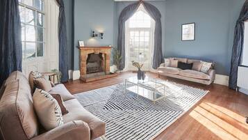 Télévision à écran plat, espaces bureaux