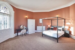 7 chambres, literie de qualité, bureau, fer et planche à repasser