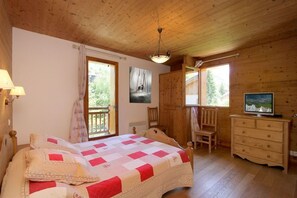 4 bedrooms, bed sheets