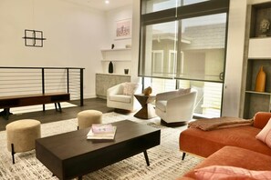 テレビ、書斎 / ワークスペース