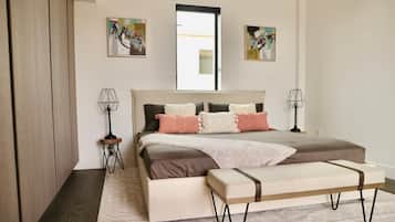 3 habitaciones, tabla de planchar con plancha, wifi y ropa de cama