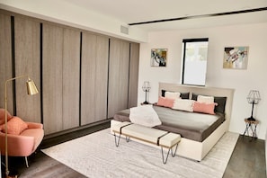 3 habitaciones, tabla de planchar con plancha, wifi y ropa de cama