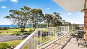 Outdoor dining - Unit 2, 12 Ballingalla Apartments overlooking the golf course with Ocean Views (Narooma)
