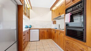 Cookware/dishes/utensils