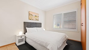 2 bedrooms, bed sheets