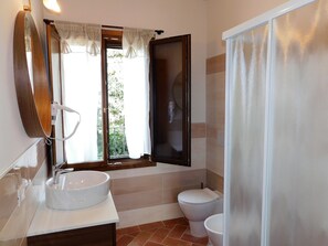 Dusche, Haartrockner, Bidet, Handtücher