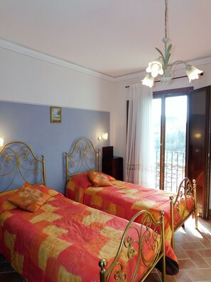 3 Schlafzimmer, Reisekinderbett, kostenloses WLAN, Bettwäsche