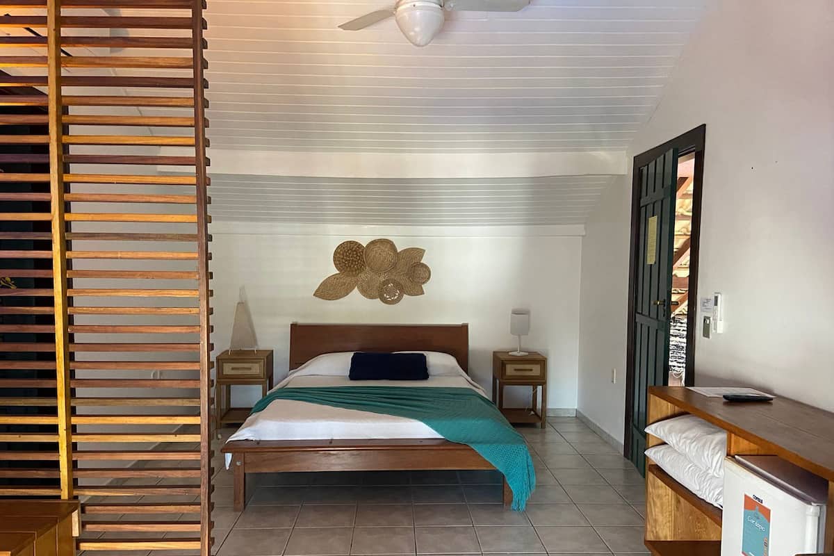 Superior Room, 1 Bedroom, Jetted Tub, Pool View | Bed sheets
