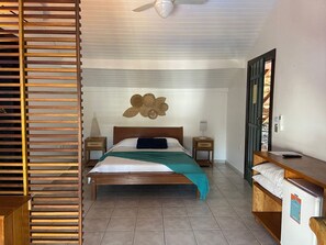 Superior Room, 1 Bedroom, Jetted Tub, Pool View