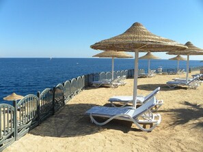 Private beach, white sand - Grand Halomy resort (Sharm El Sheikh)
