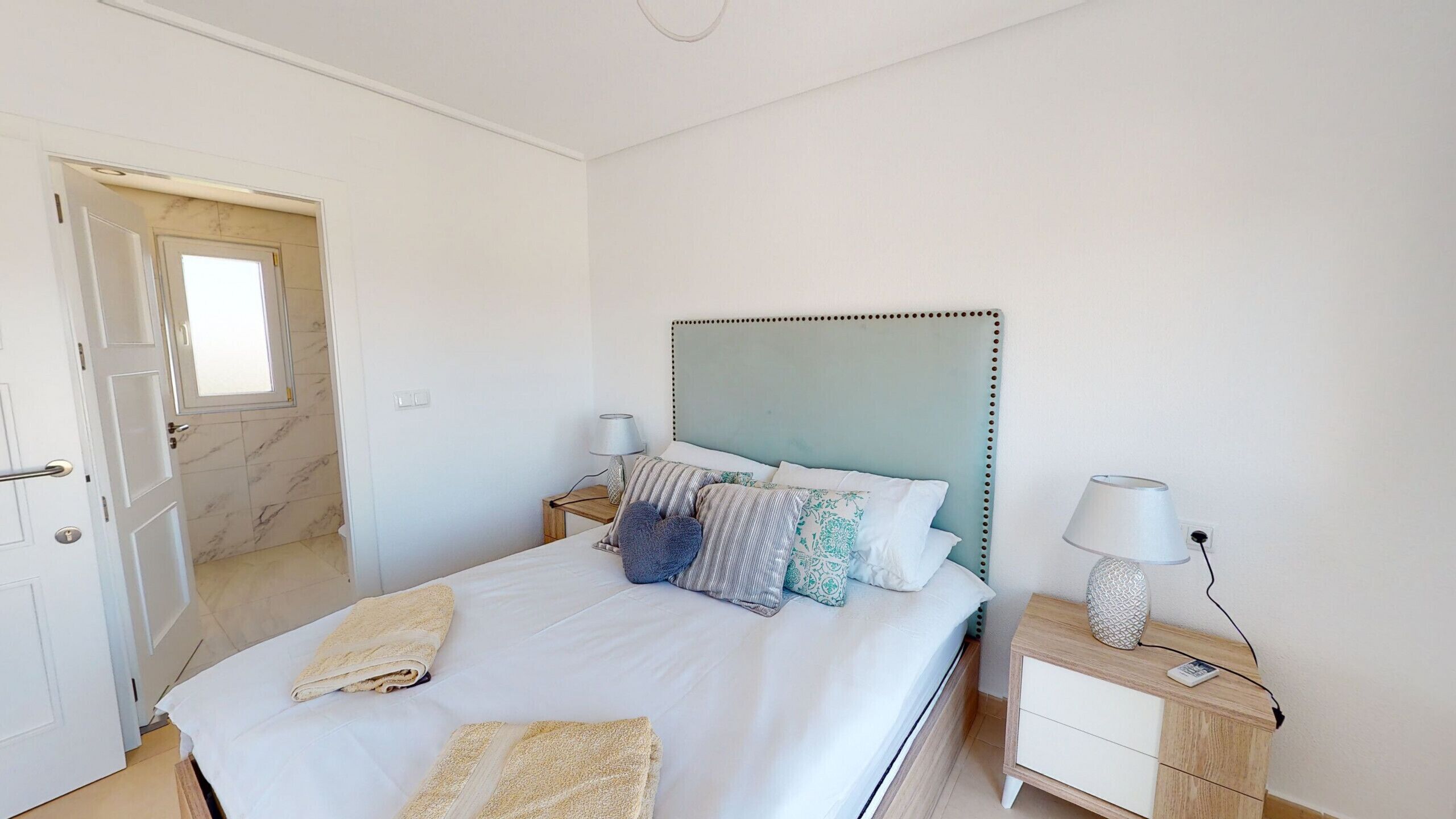 1 slaapkamer, een strijkplank/strijkijzer, gratis wifi, beddengoed