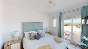 2 slaapkamers, een strijkplank/strijkijzer, gratis wifi, beddengoed