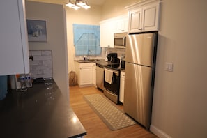 Fridge, microwave, oven, stovetop - Forget your worries in this serene space. Pool view, top floor. Privacy gate. (Blue Hills)