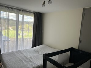 3 chambres, fer et planche Ă repasser, lit parapluie, Wi-Fi gratuit