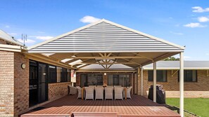 تناول الطعام بالخارج