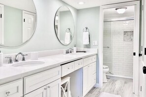 Shower, hair dryer, towels - Immediate Availability!!
Naples, Vanderbilt Beach
January 2027 and February 2027 (Naples)