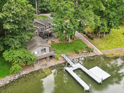 Pool Table, Massive Balcony, Firepit, & Spacious!