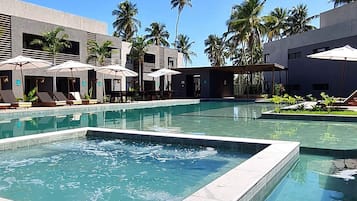 Căn hộ | Hồ bơi | Hồ bơi ngoài trời, dù/ô trên bãi biển/hồ bơi, ghế dài tắm nắng