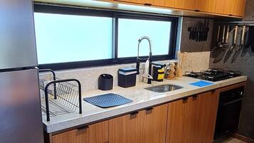 Apartment | Private kitchen | Full-sized fridge, microwave, oven, stovetop