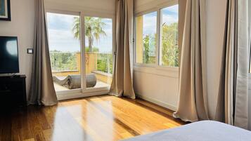 4 chambres, bureau, fer et planche Ă repasser, lit parapluie