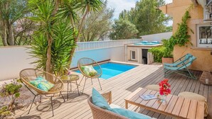 A wooden deck with wicker furniture, a swimming pool, and a small building with a blue roof. - Design Villa Bahia Azul, roof terrace with panoramic sea view, nice garden, pool (Badia Blava)