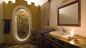 Shower, bidet, towels