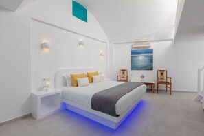 Room - Nikolas Hotel (Santorini)