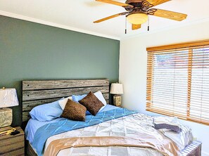 4 habitaciones, tabla de planchar con plancha y cuna de viaje 