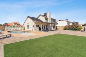 Pool - Luxury Home in Phoenix Peoria for 16 Guests & Pool (Peoria)