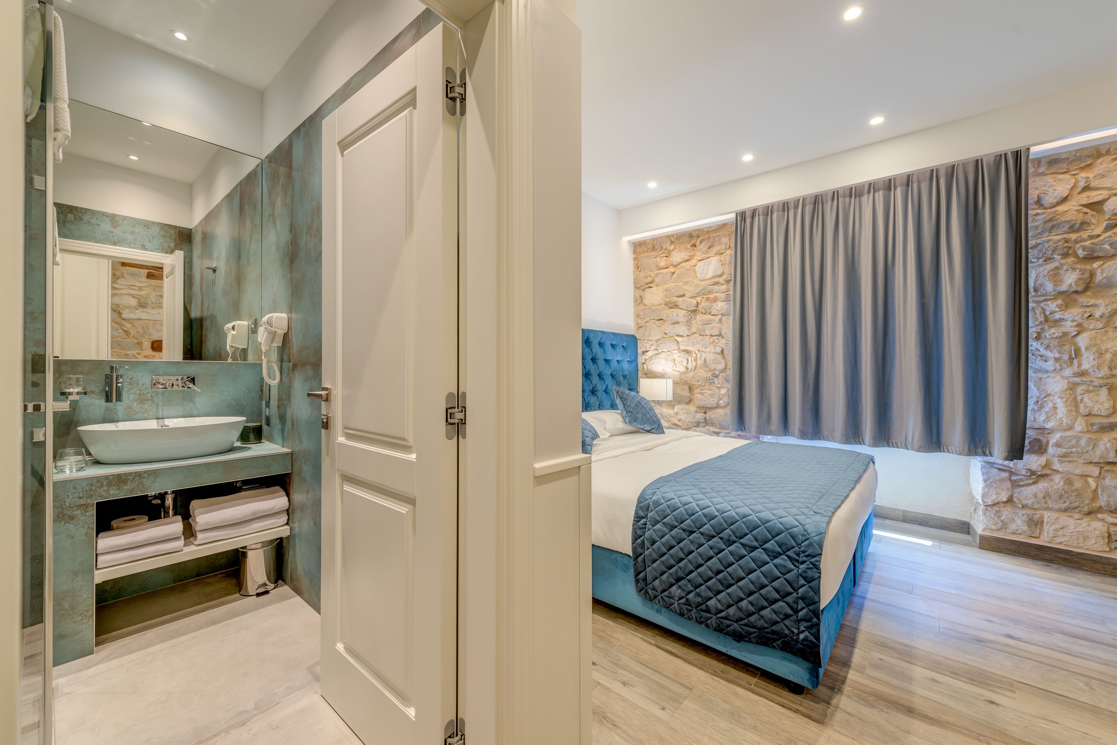 Chambre Deluxe double, vue sur la mer | Coffre-fort, bureau, espace de travail pour ordinateurs portables