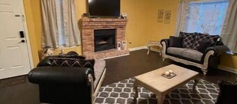 RE Stylish Condo By Mall Area