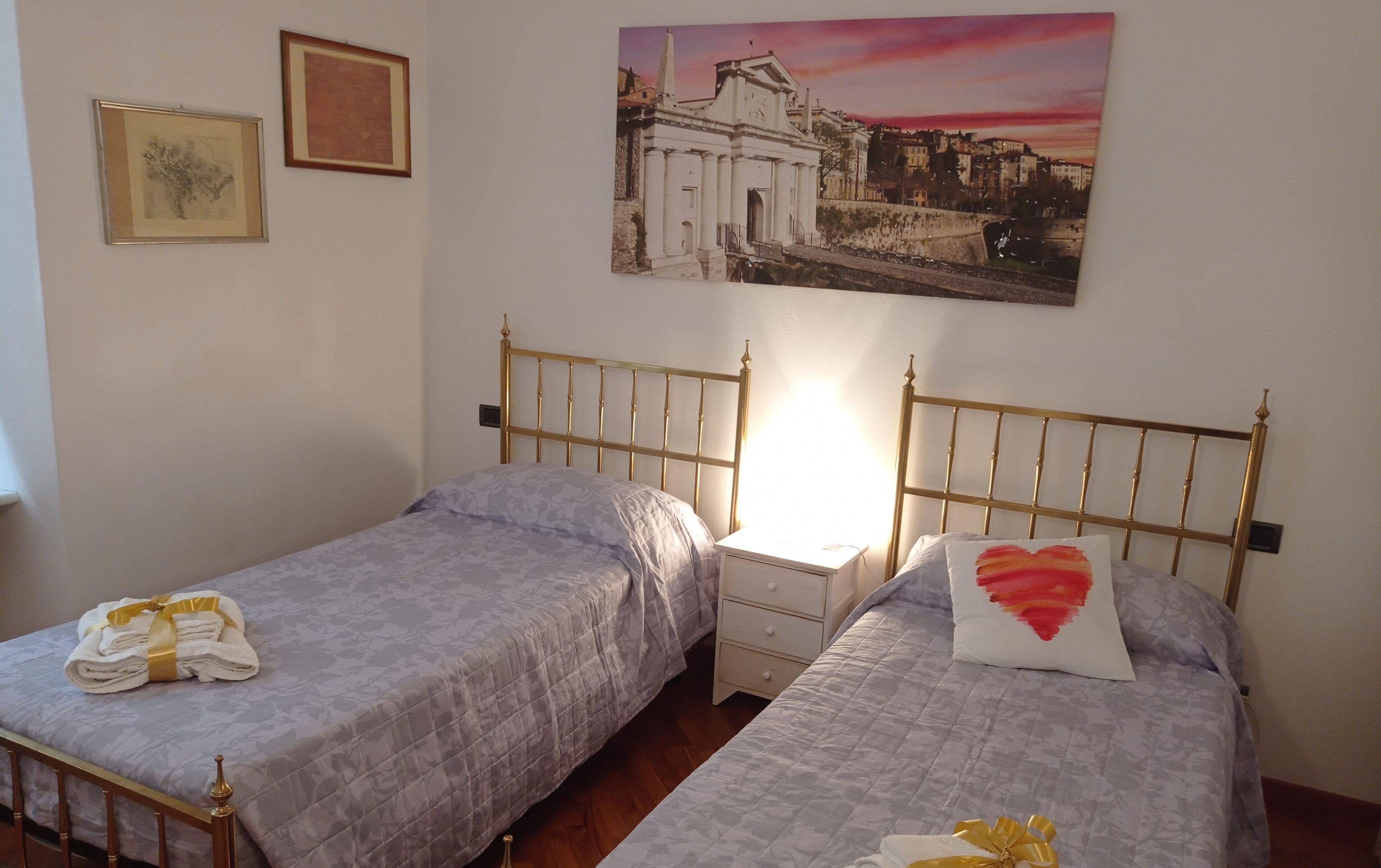 2 dormitorios, escritorio, tabla de planchar con plancha y wifi gratis