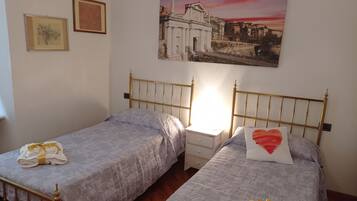 2 dormitorios, escritorio, tabla de planchar con plancha y wifi gratis