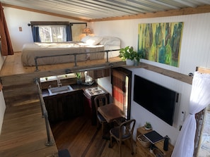 Fridge, microwave, stovetop, coffee/tea maker - Tiny House, Big Views near Asheville (Candler)