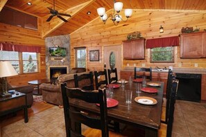 Dining - Gatlinburg Cabin | Hot Tub | Sleeps 8 | Mtn Views (Gatlinburg)