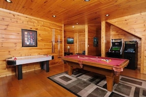 Games room - Gatlinburg Cabin | Hot Tub | Sleeps 8 | Mtn Views (Gatlinburg)
