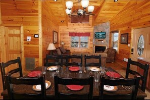 Dining - Fall Specials! Stunning Views, Hot Tub,Game Room (Gatlinburg)