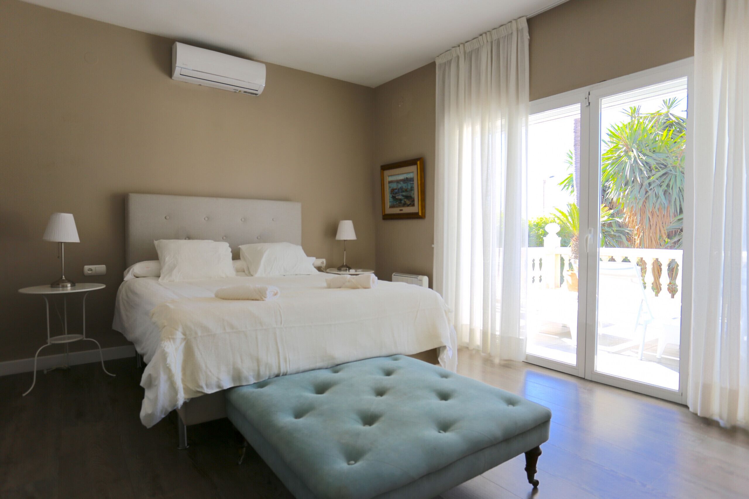 5 slaapkamers, een kluis op de kamer, een strijkplank/strijkijzer