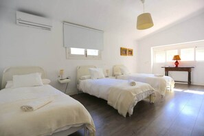 5 bedrooms, iron/ironing board, free WiFi, bed sheets