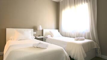 5 slaapkamers, een kluis op de kamer, een strijkplank/strijkijzer