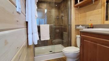 Douche, articles de toilette écologiques, sèche-cheveux