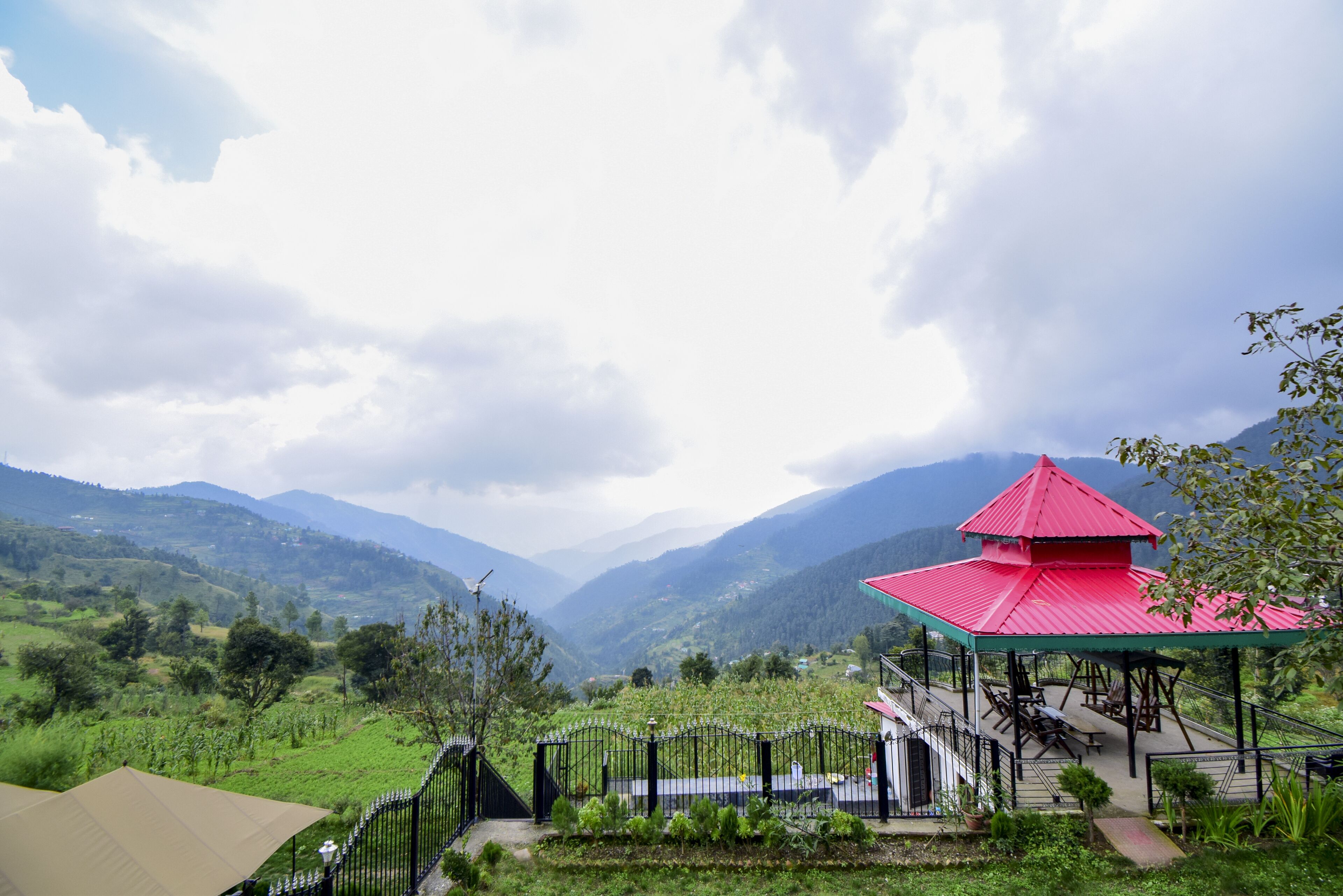 En 36-tommers LED-TV med Parabol-TV samt TV