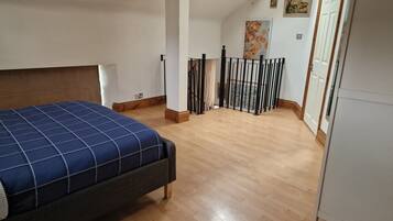 1 bedroom, free WiFi, bed sheets