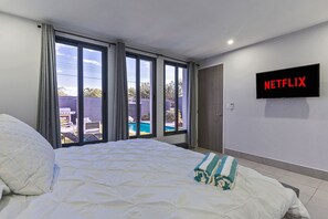 5 bedrooms, iron/ironing board, WiFi, bed sheets