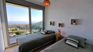 2 chambres, lit parapluie, Wi-Fi gratuit, draps fournis