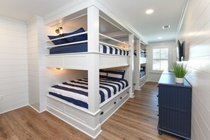 7 多间卧室、熨斗/熨衣板、上网接入