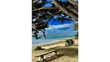 Plage à proximité, chaises longues