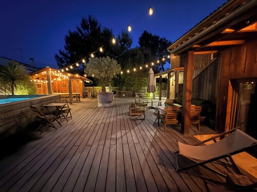 Atypical villa "Cabane Oléron" with heated swimming pool