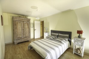 3 bedrooms, travel cot, free WiFi, bed sheets - Holiday home in Sibiril near sandy beaches (Sibiril)